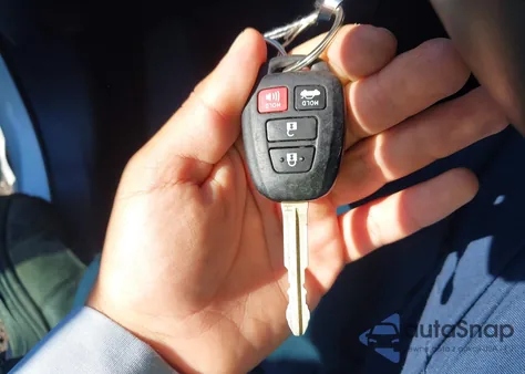 2016 Toyota Corolla S Plus z USA, uszkodzony, nr VIN 2T1BURHE1GC728329